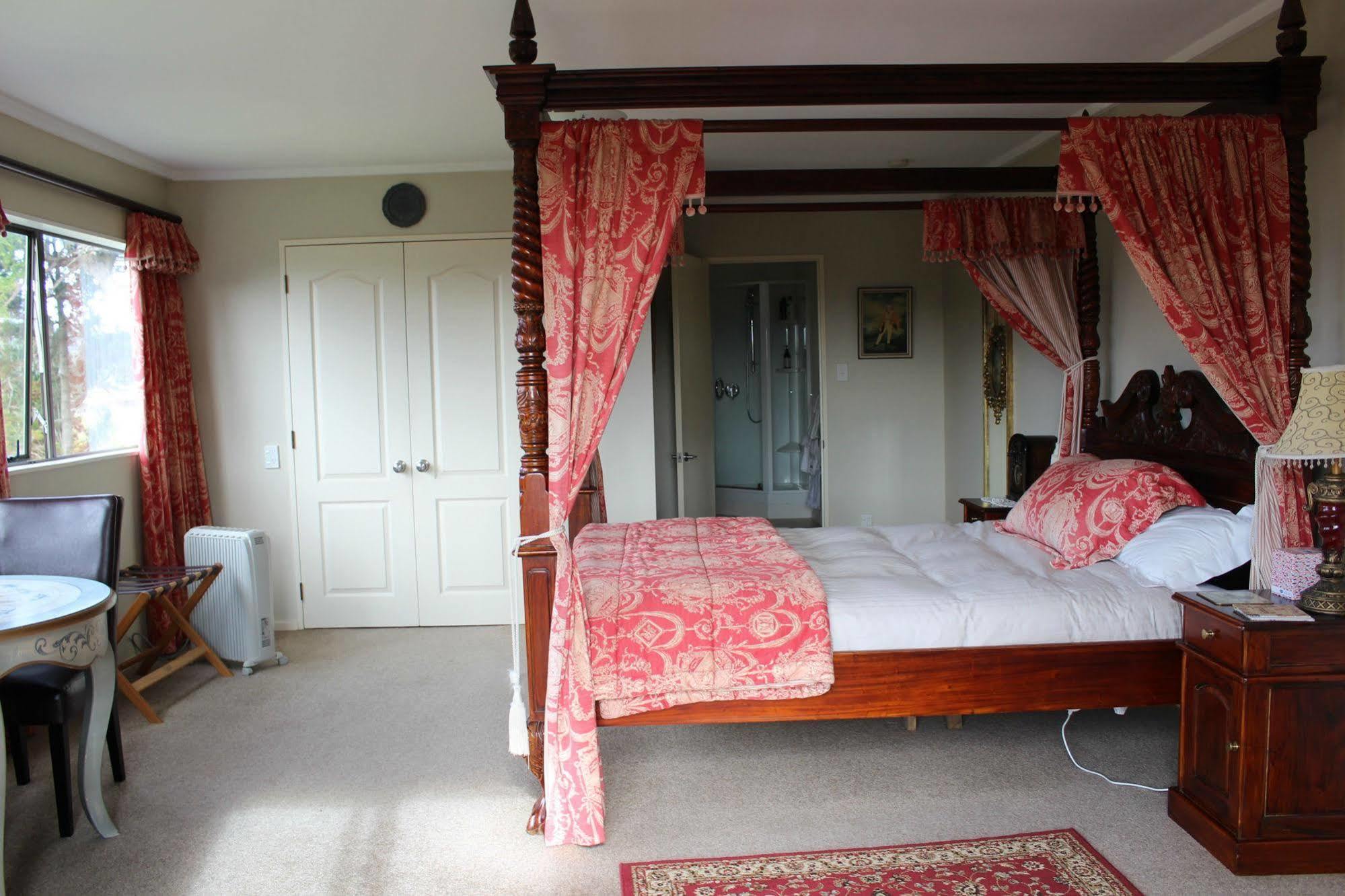 Tudor Manor Bed & Breakfast Paraparaumu Exterior foto